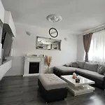 Anachi * Split
