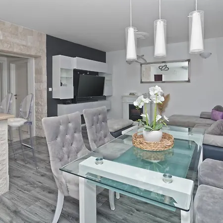 Apartment Anachi *